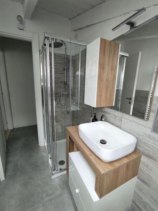 Free Parking Tiny House Wifi Netflix 15 Minuti Dal Duomo Apartment Milan Exterior photo